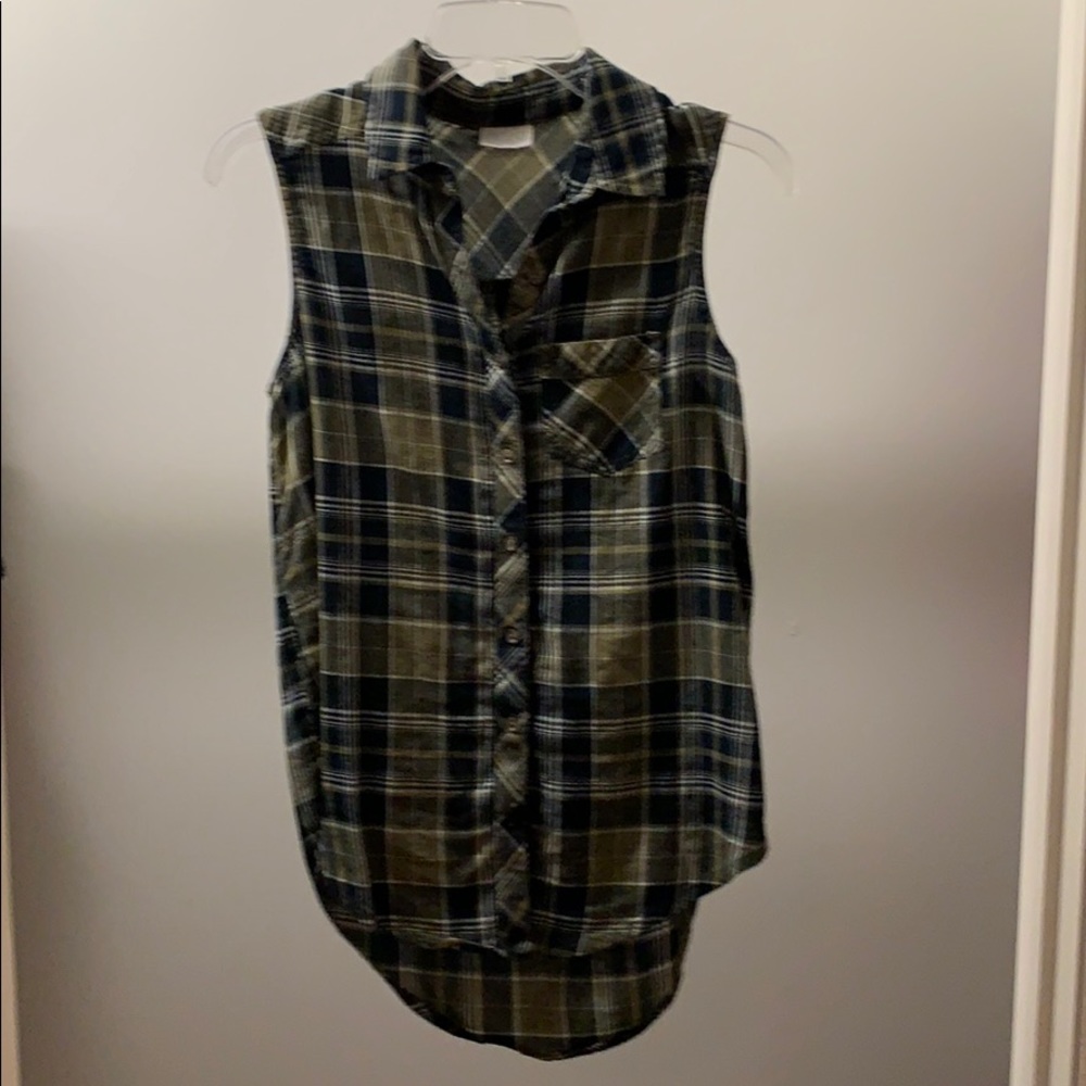 Plaid sleeveless button up shirt